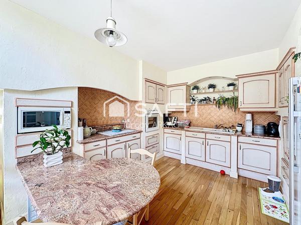 Maison de caractère de 1914 : calme et confort en plein centre