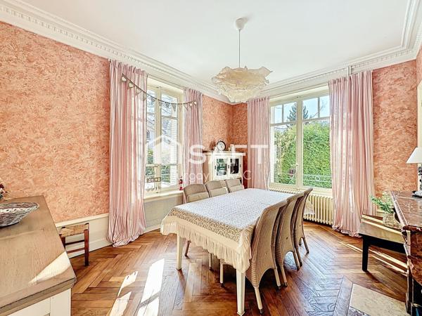 Maison de caractère de 1914 : calme et confort en plein centre