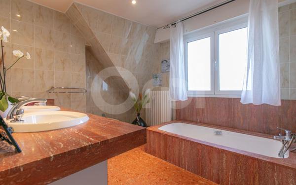 Maison à vendre    8 pièces •  Ormesson-sur-Marne