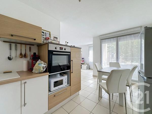 Appartement F3 à vendre  3 pièces - 63 m 2   GRIGNY  - 69