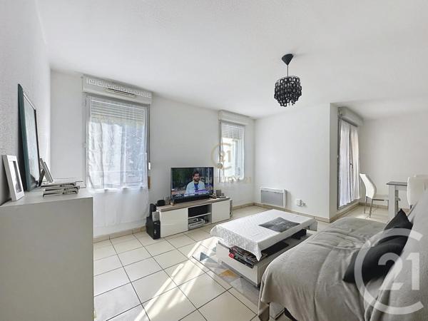 Appartement F3 à vendre  3 pièces - 63 m 2   GRIGNY  - 69