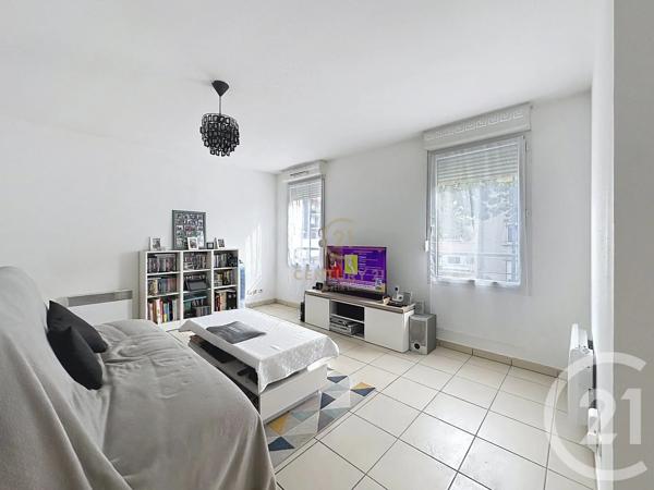 Appartement F3 à vendre  3 pièces - 63 m 2   GRIGNY  - 69
