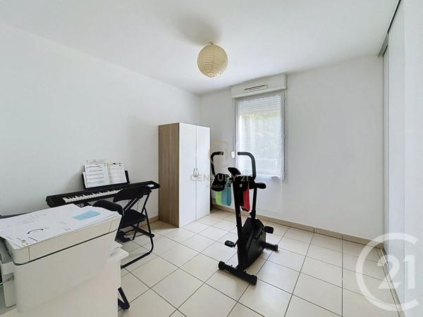 Appartement F3 à vendre  3 pièces - 63 m 2   GRIGNY  - 69