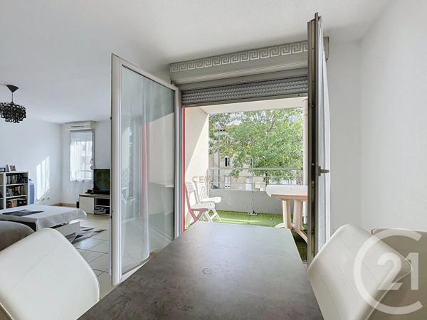 Appartement F3 à vendre  3 pièces - 63 m 2   GRIGNY  - 69