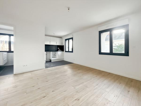 APPARTEMENT 2PIECES REFAIT A NEUF VUE SUR MONUMENT CENTRE-VILLE