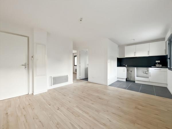 APPARTEMENT 2PIECES REFAIT A NEUF VUE SUR MONUMENT CENTRE-VILLE