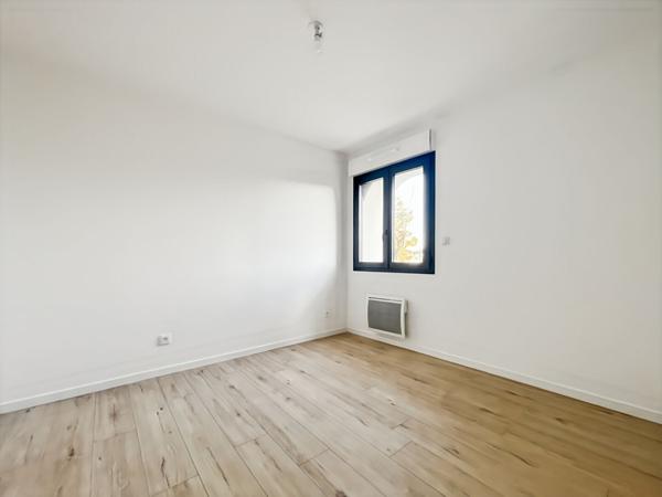 APPARTEMENT 2PIECES REFAIT A NEUF VUE SUR MONUMENT CENTRE-VILLE