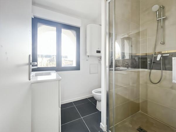 APPARTEMENT 2PIECES REFAIT A NEUF VUE SUR MONUMENT CENTRE-VILLE