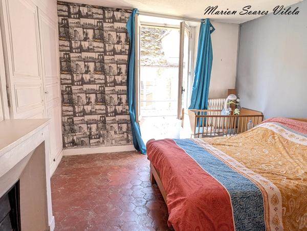 Maison de caractère de 99 m² avec cour + grenier aménageable.