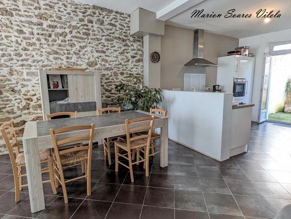 Maison de caractère de 99 m² avec cour + grenier aménageable.