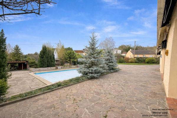 Maison de caractère 250 m² , 10 pièces sur Terrain 1000 m² à Joigny