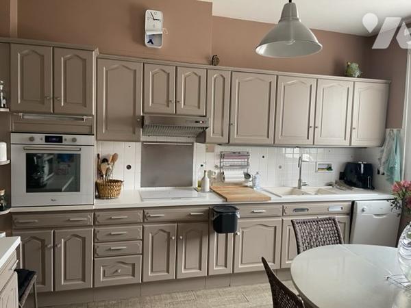 MAISON INDIVIDUELLE - JARDIN - HANGAR,  divisée en 2 logements distincts de type 4 en très bon état