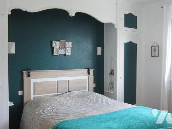 MAISON INDIVIDUELLE - JARDIN - HANGAR,  divisée en 2 logements distincts de type 4 en très bon état