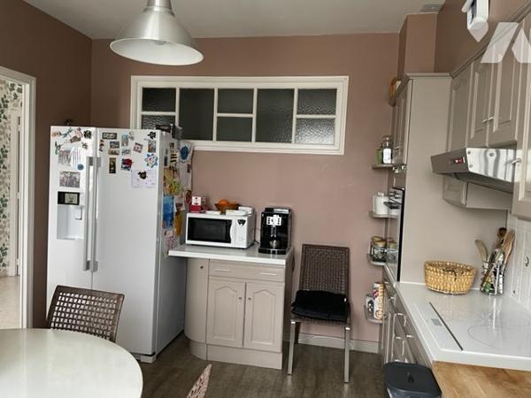 MAISON INDIVIDUELLE - JARDIN - HANGAR,  divisée en 2 logements distincts de type 4 en très bon état