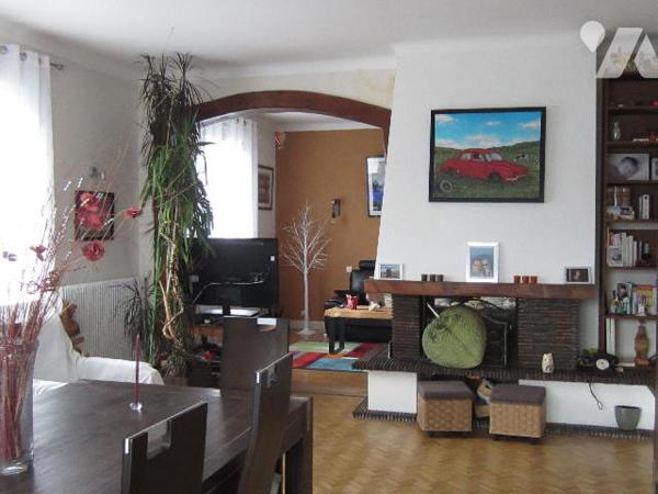 MAISON INDIVIDUELLE - JARDIN - HANGAR,  divisée en 2 logements distincts de type 4 en très bon état