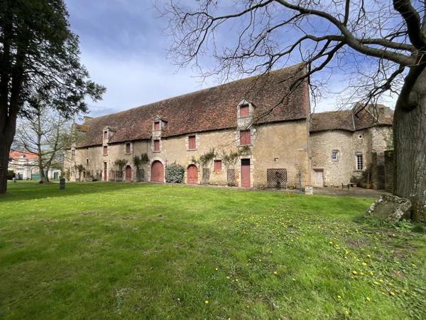 Superbe château et bâtiments historiques - Un trésor intemporel à découvrir