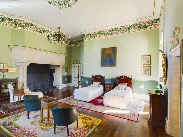 Superbe château et bâtiments historiques - Un trésor intemporel à découvrir
