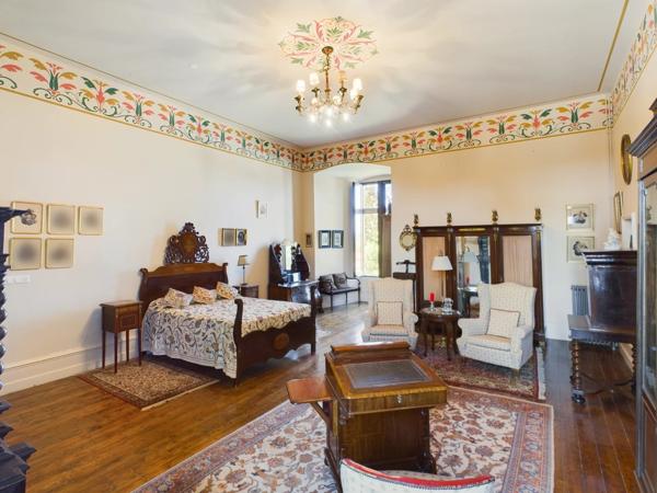 Superbe château et bâtiments historiques - Un trésor intemporel à découvrir