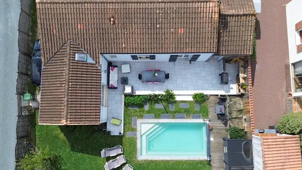 Maison familiale rénovée avec piscine à proximité de la Citadelle et de la côte Est