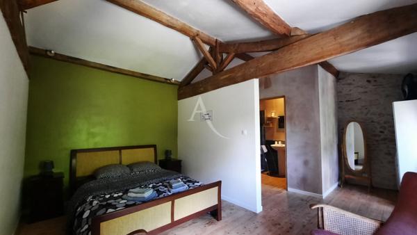 Maison charentaise avec sa piscine et ses dépendances