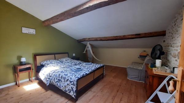 Maison charentaise avec sa piscine et ses dépendances