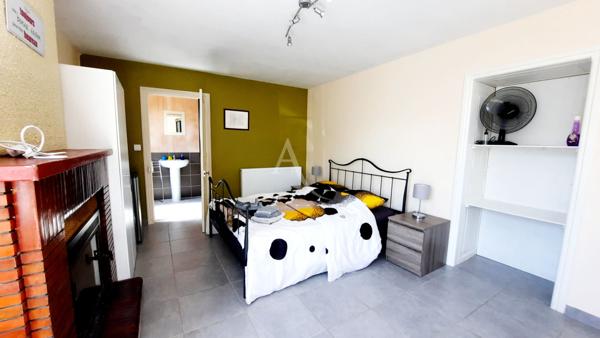 Maison charentaise avec sa piscine et ses dépendances