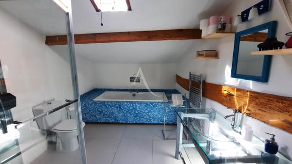 Maison charentaise avec sa piscine et ses dépendances