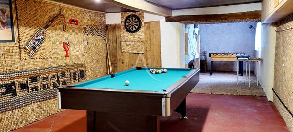 Maison charentaise avec sa piscine et ses dépendances