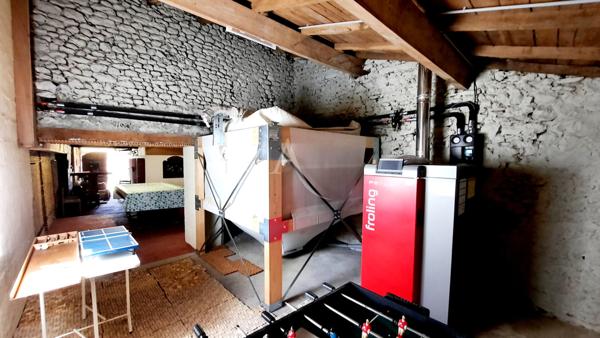 Maison charentaise avec sa piscine et ses dépendances