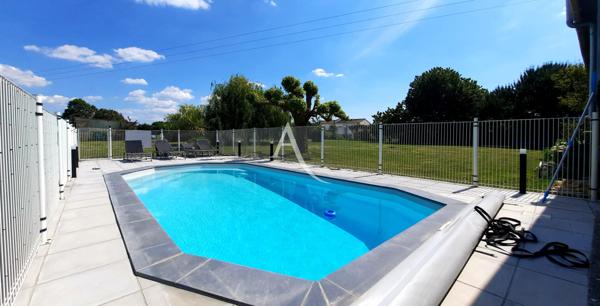 Maison charentaise avec sa piscine et ses dépendances