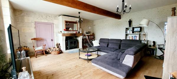 Maison charentaise avec sa piscine et ses dépendances