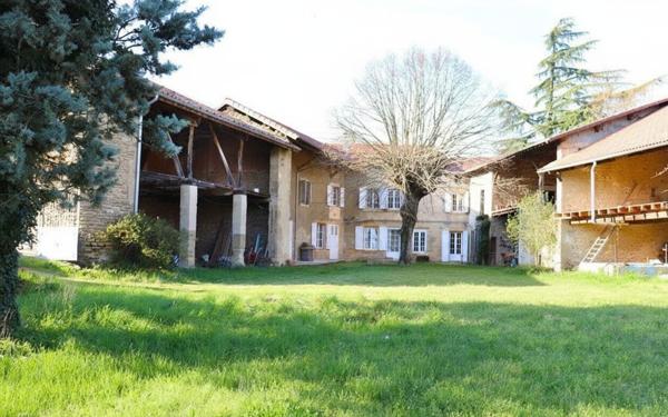 Maison à vendre    8 pièces •  Triors