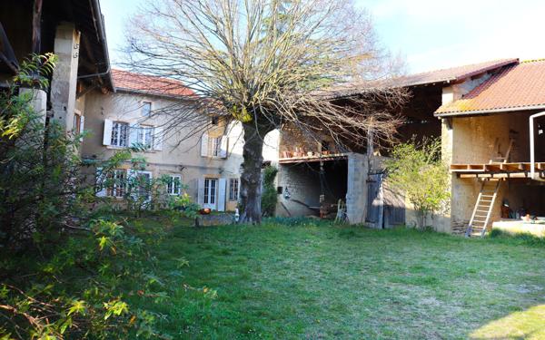 Maison à vendre    8 pièces •  Triors