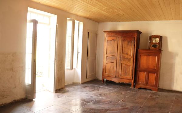 Maison à vendre    8 pièces •  Triors