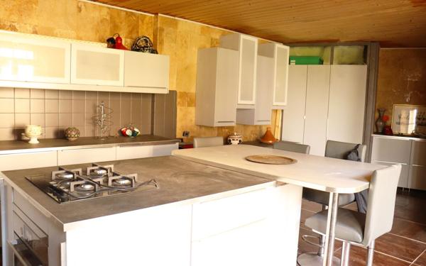 Maison à vendre    8 pièces •  Triors