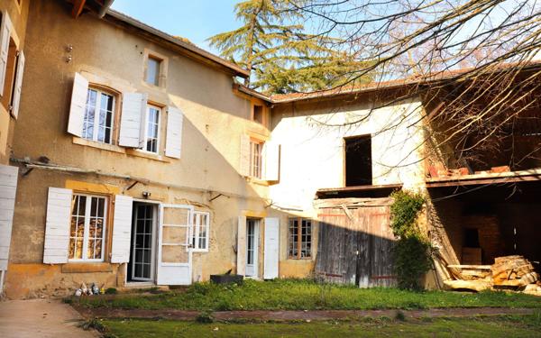 Maison à vendre    8 pièces •  Triors