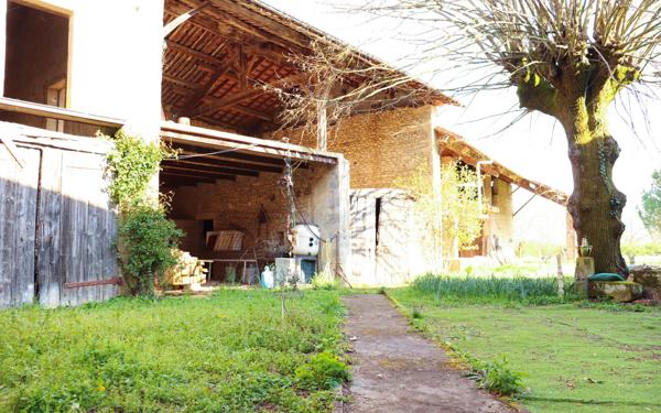 Maison à vendre    8 pièces •  Triors