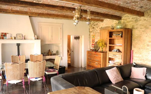Maison à vendre    8 pièces •  Triors