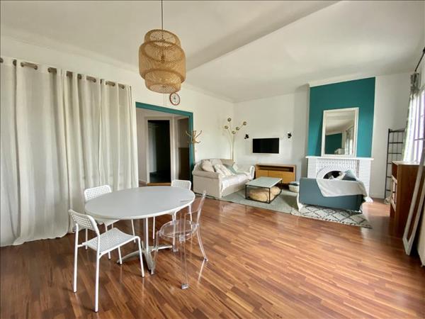 Appartement à louer 860 € CC BORDEAUX 2 p 64 m² DPE D