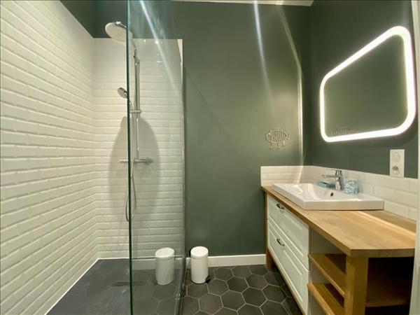 Appartement à louer 860 € CC BORDEAUX 2 p 64 m² DPE D