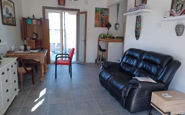 Maison à vendre    2 pièces •  Lafat