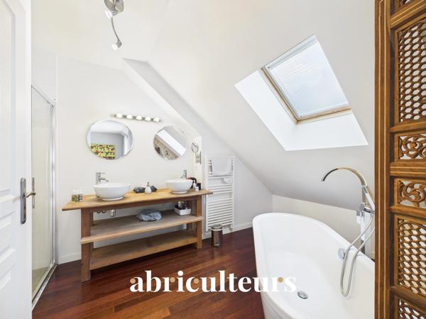 Magnifique maison contemporaine avec jardin paysager et piscine L'ETANG-LA-VILLE