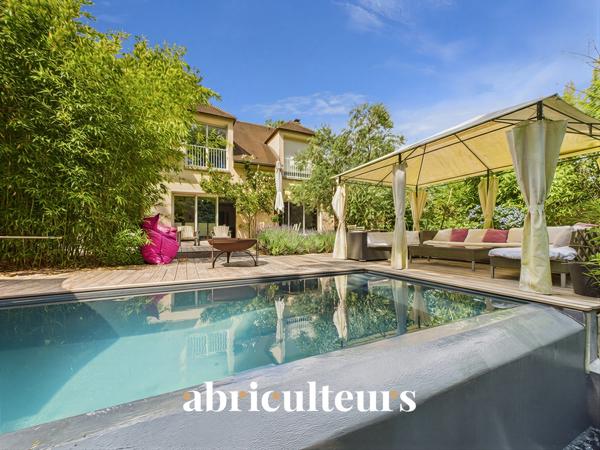 Magnifique maison contemporaine avec jardin paysager et piscine L'ETANG-LA-VILLE