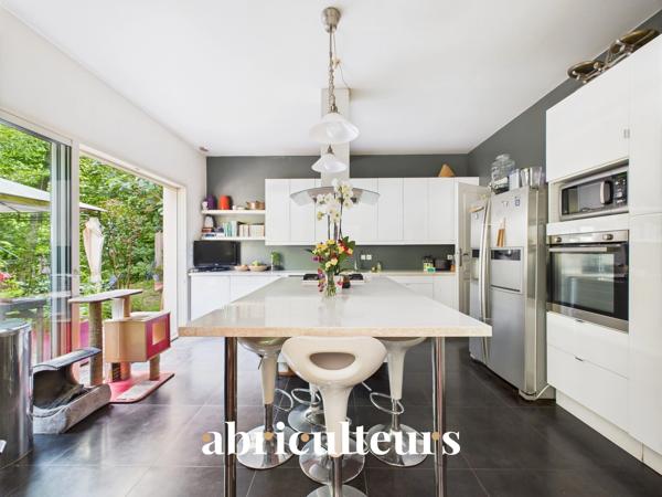 Magnifique maison contemporaine avec jardin paysager et piscine L'ETANG-LA-VILLE