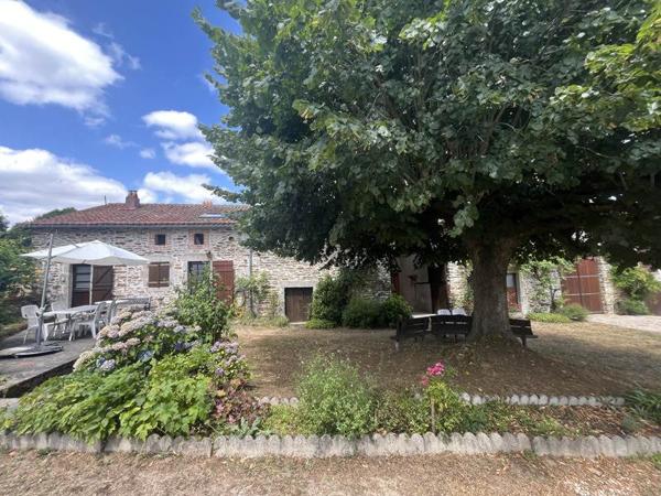 Maison à vendre |  La Chapelle-Montbrandeix |  11 pièces | 230 m²