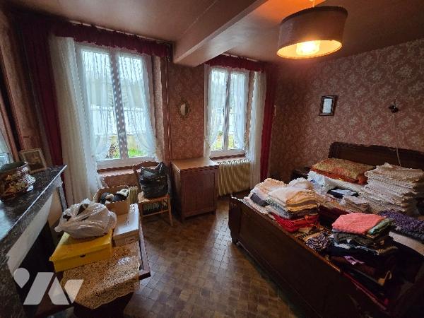 Maison 4 pièces / 3 chambres avec dépendances sur 4447m² de terrain