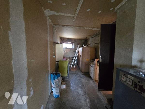 Maison 4 pièces / 3 chambres avec dépendances sur 4447m² de terrain