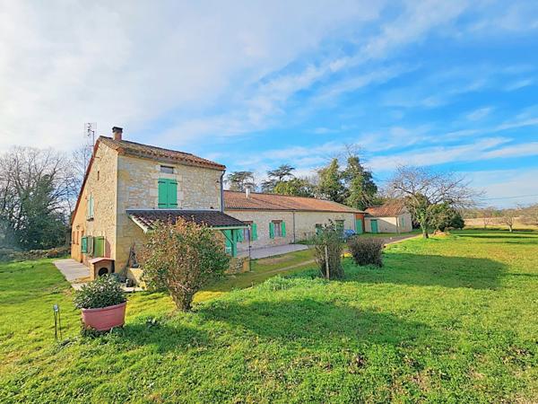 Saint-Vite (47500) Propriété en pierre avec grandes dépendances sur 3800 m² dans le fumélois en Lot et Garonne