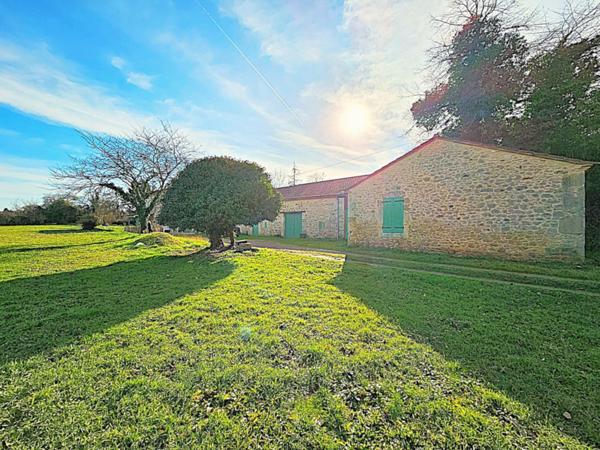 Saint-Vite (47500) Propriété en pierre avec grandes dépendances sur 3800 m² dans le fumélois en Lot et Garonne