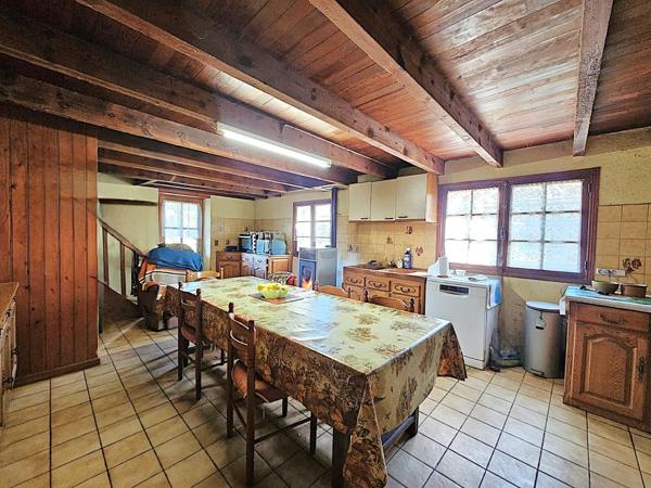 Saint-Vite (47500) Propriété en pierre avec grandes dépendances sur 3800 m² dans le fumélois en Lot et Garonne